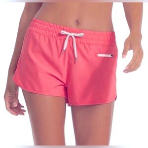 Vuori 1.0 Clementine Short in Papaya (Coral)